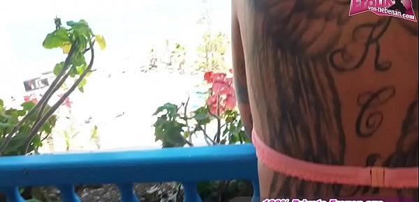  Deutscher Skinny tattoo milf im Urlaub gefingert und Gesichtsbesamung